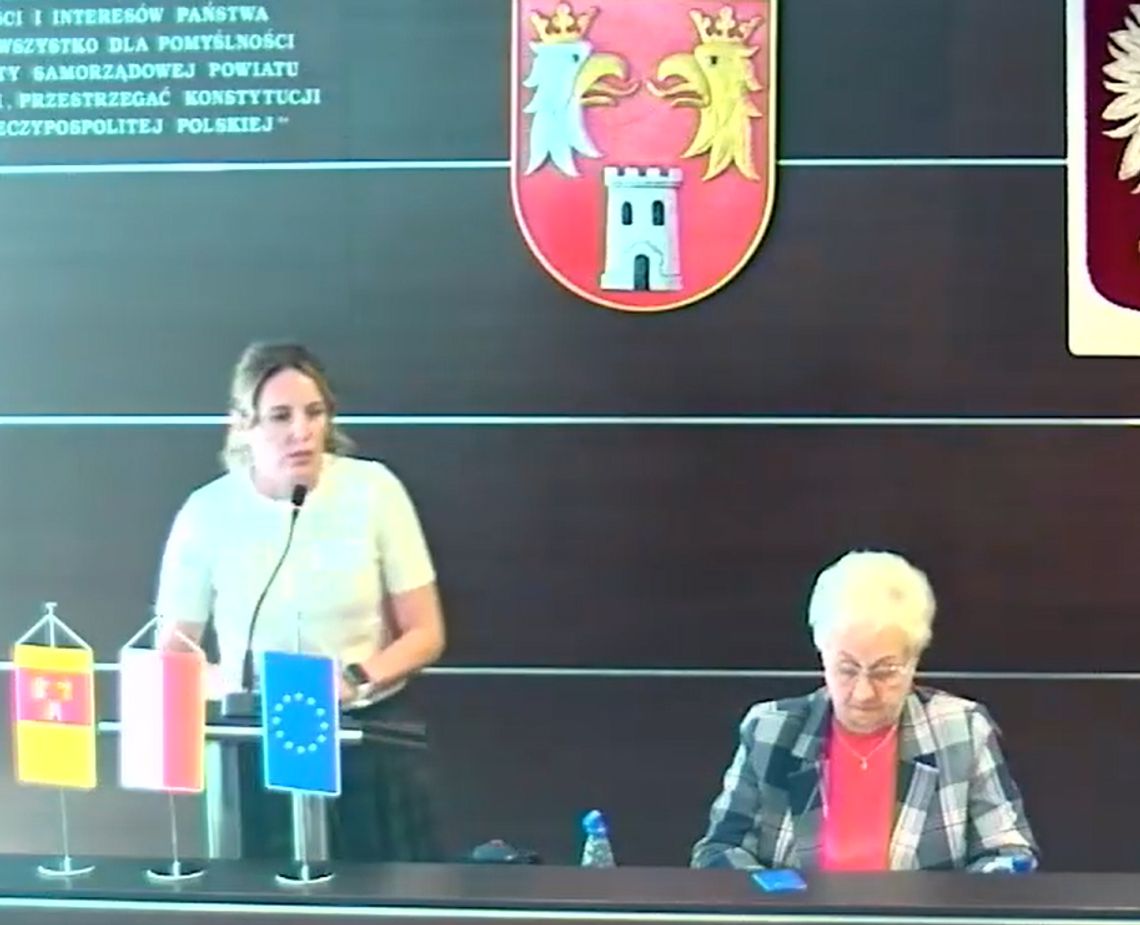 WESOŁO W MYSZKOWSKIM LICEUM. POCZĄTEK PRAWICOWEJ REWOLUCJI? A PERIODYK PISZE: NIE PODOBA SIĘ? TO DO ZAWERCIA! WESOŁO W MYSZKOWSKIM LICEUM. POCZĄTEK PRAWICOWEJ REWOLUCJI? A PERIODYK PISZE: NIE PODOBA SIĘ? TO DO ZAWERCIA!