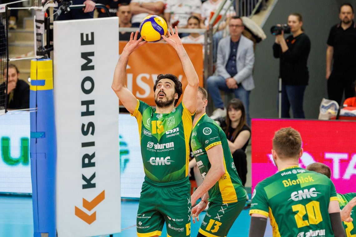 MISTRZ POKONANY WE WŁASNEJ HALI