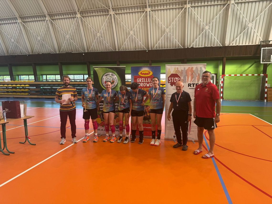 MKS "DWÓJKA" ZAWIERCIE TUŻ ZA GOSPODYNIAMI W TURNIEJU "MISTRZYNIE WŚRÓD MISTRZYŃ" MKS "DWÓJKA" ZAWIERCIE TUŻ ZA GOSPODYNIAMI W TURNIEJU "MISTRZYNIE WŚRÓD MISTRZYŃ"