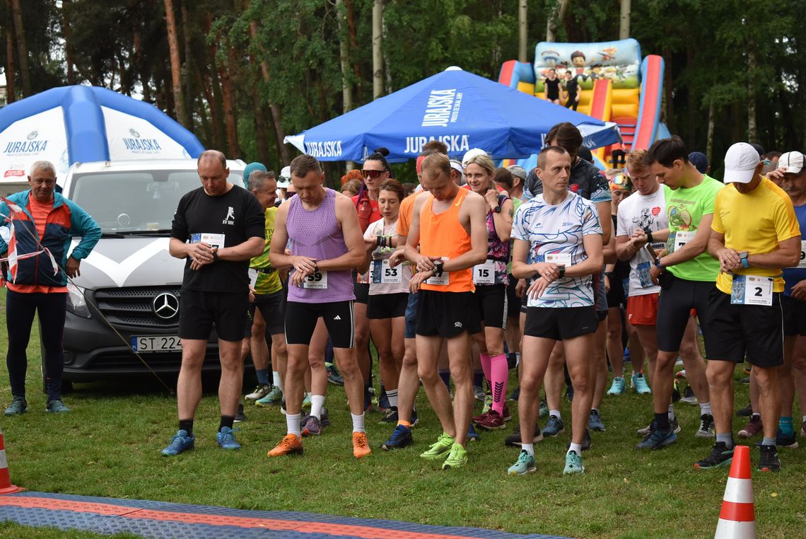 MYSZKÓW. 46. MIĘDZYNARODOWY BIEG V STAWÓW NA DOTYKU JURY W ATMOSFERZE RODZINNEGO PIKNIKU. ZDJĘCIA