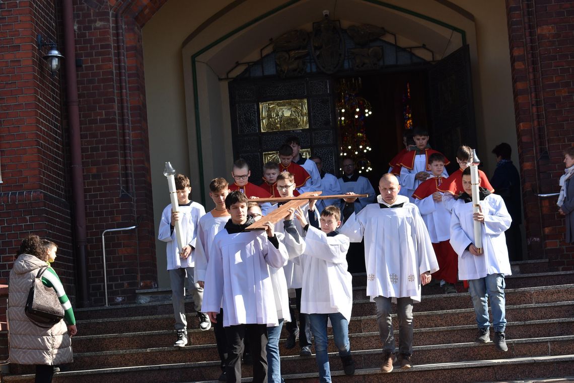 MYSZKÓW. DROGA KRZYŻOWA ULICAMI MIASTA, W PARAFII ŚW. STANISŁAWA BISKUPA I MĘCZENNIKA.  ZDJĘCIA