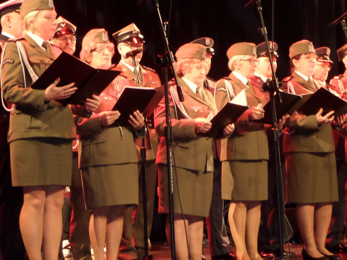 MYSZKÓW. KONCERT GALOWY XXVII WOJEWÓDZKIEGO FESTIWALU PIEŚNI PATRIOTYCZNEJ. ZDJĘCIA