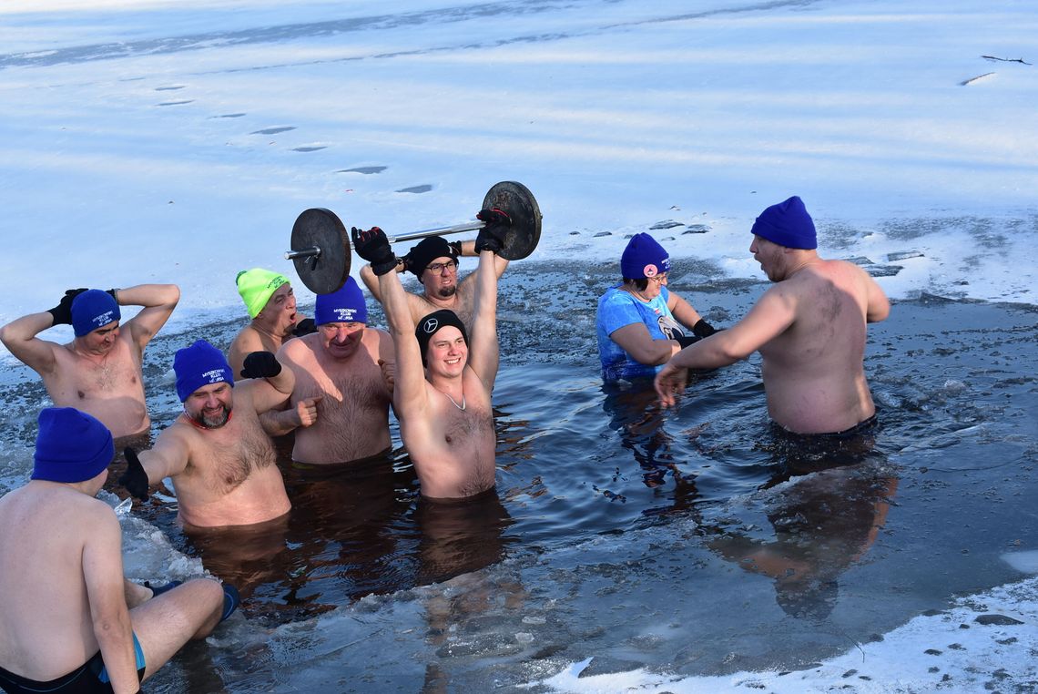 MYSZKÓW. PIERWSZE W 2026 ROKU MORSOWANIE MYSZKIOWSKICH MORSÓW. PRZY OGNISKU. ZDJĘCIA