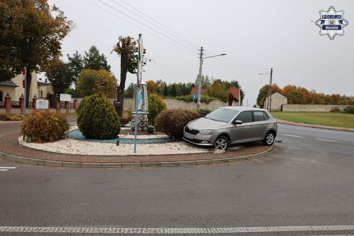 MYSZKÓW. PIJANY REKORDZISTA ZA KERONICĄ - 4 PROMILE ALKOHOLU. ZOSTAWIŁ AUTO NA WYSEPCE RONDA, A POTEM NIE UMIAŁ WYJŚĆ Z ROWU MYSZKÓW. PIJANY REKORDZISTA ZA KERONICĄ - 4 PROMILE ALKOHOLU. ZOSTAWIŁ AUTO NA WYSEPCE RONDA, A POTEM NIE UMIAŁ WYJŚĆ Z ROWU