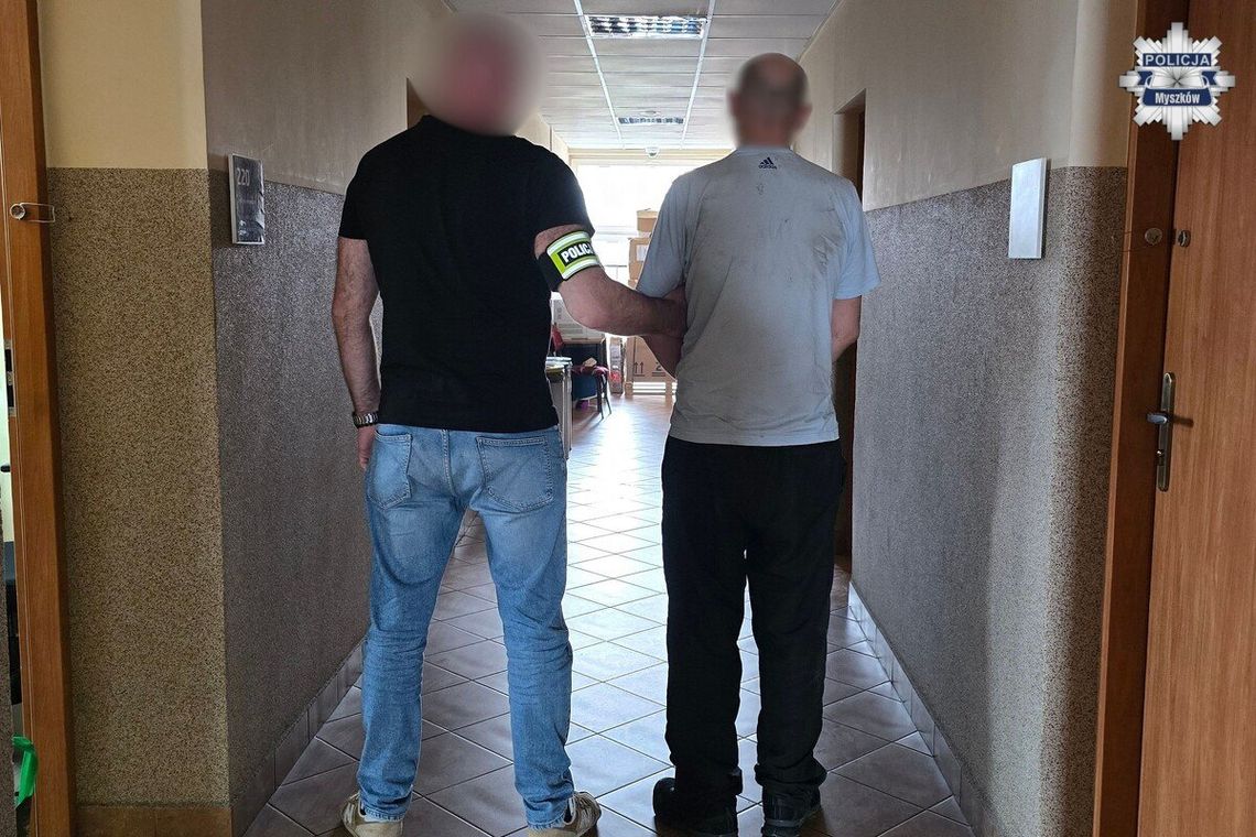 MYSZKÓW.  POLICJANCI ZATRZYMALI ZŁODZIEJA I PODPALACZA DOMU. ZDJĘCIA