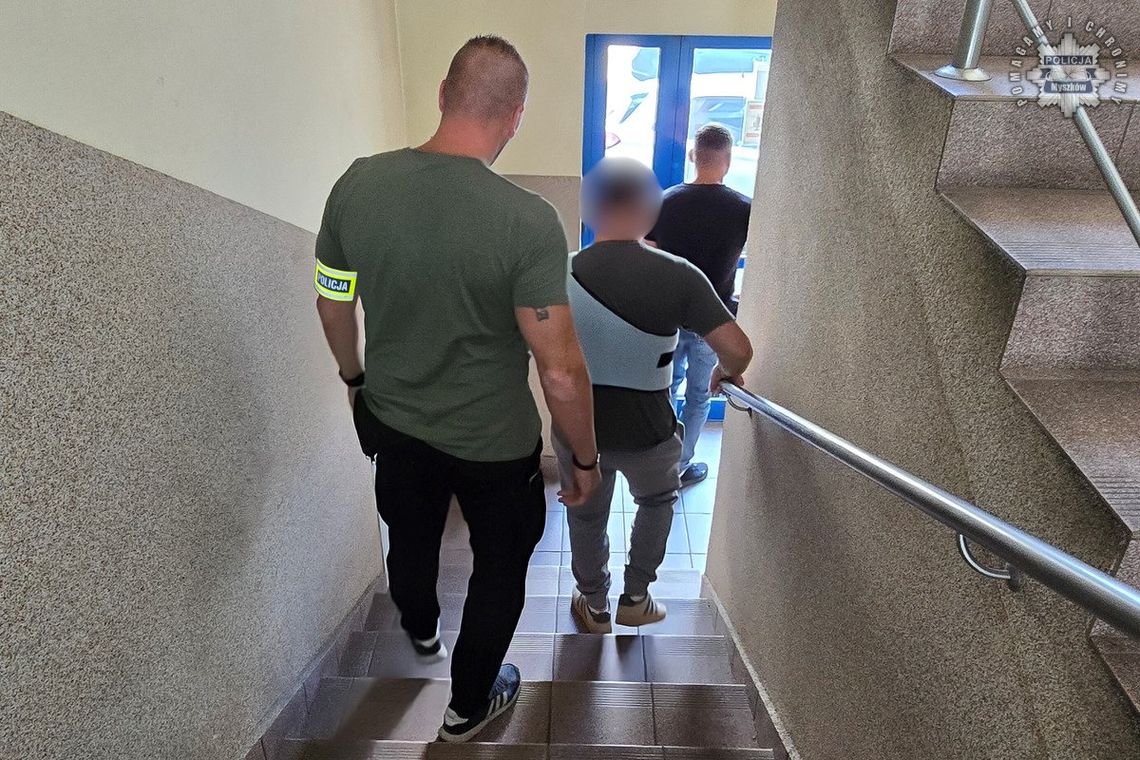 MYSZKÓW. TRAGICZNY WYPADEK QUADA. ZGINĄŁ 45-LETNI MEŻCZYZNA.  INNY MĘŻCZYZNA I DZIECKO RANNI. ZDJĘCIA