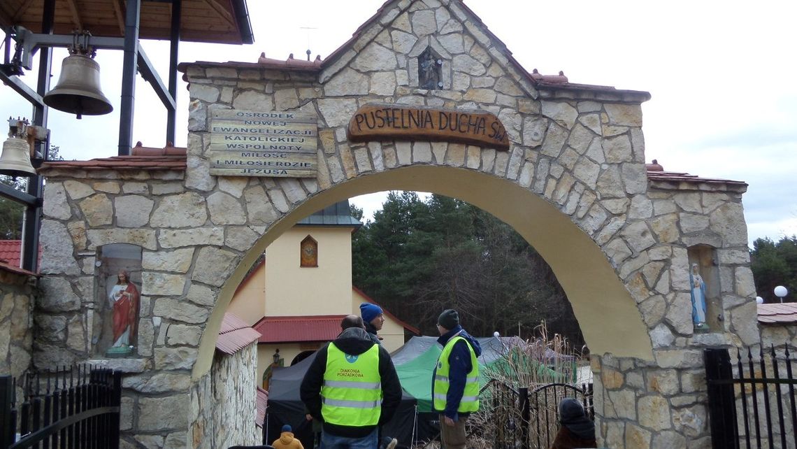 MYSZKÓW. WNIOSEK KURII CZĘSTOCHOWSKIEJ DO SĄDU O EKSMITOWANIE Z PUSTELNI W CZATACHOWEJ KSIĘDZA DANIELA GALUSA