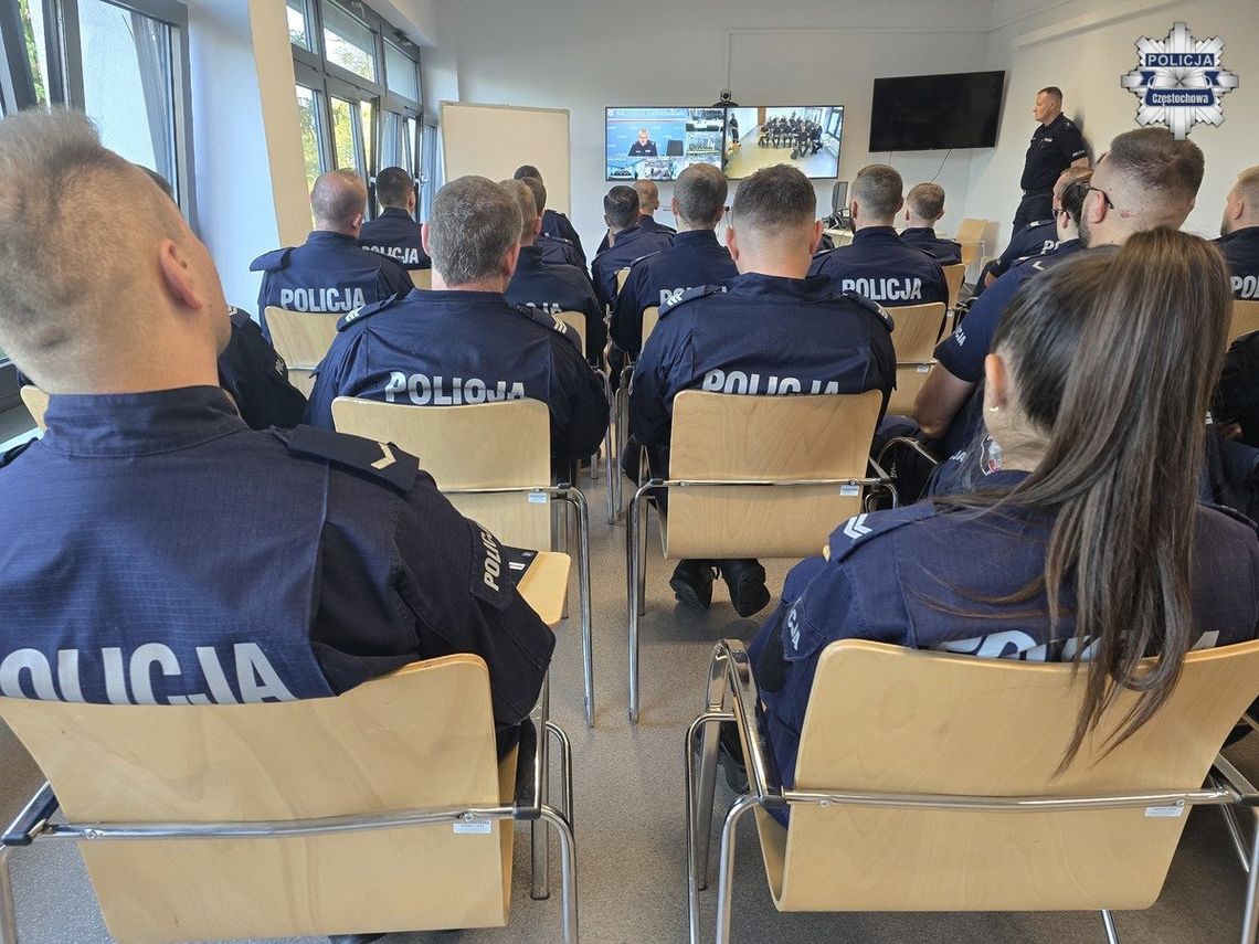MYSZKOWSCY I ZAWIERCIAŃSCY POLICJANCI NA SZKOLENIU ASPIRANTÓW. ZDJĘCIA