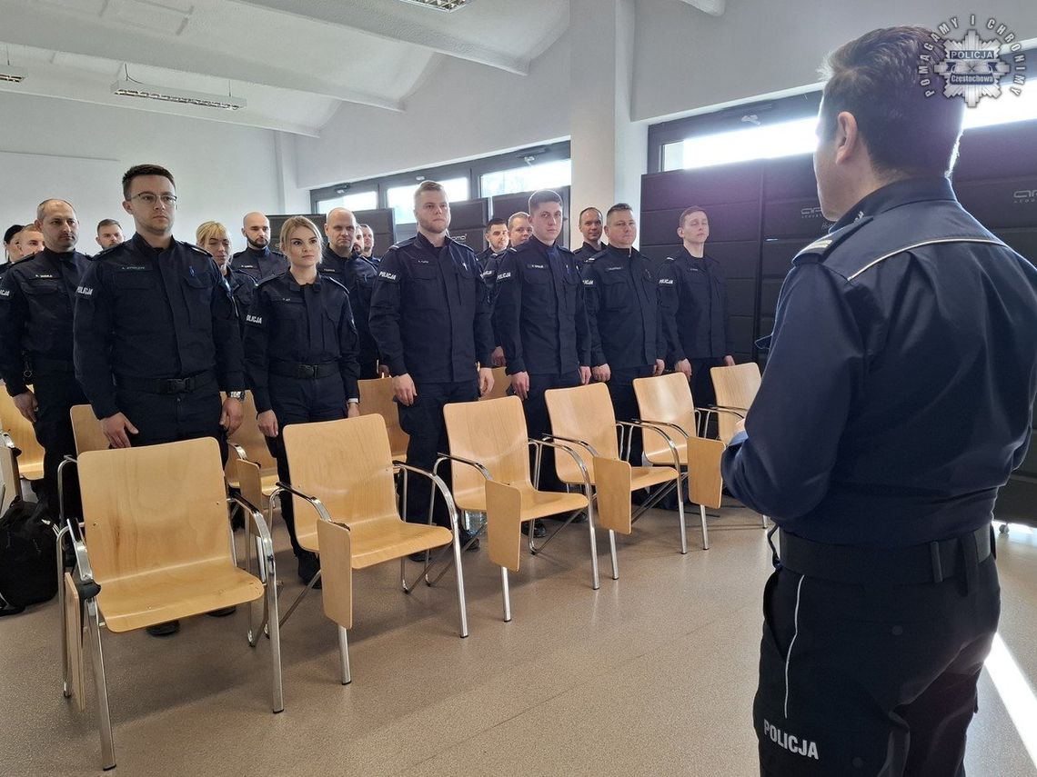 MYSZKOWSCY I ZAWIERCIAŃSCY POLICJANCI ZAKOŃCZYLI KURS PODOFICERSKI