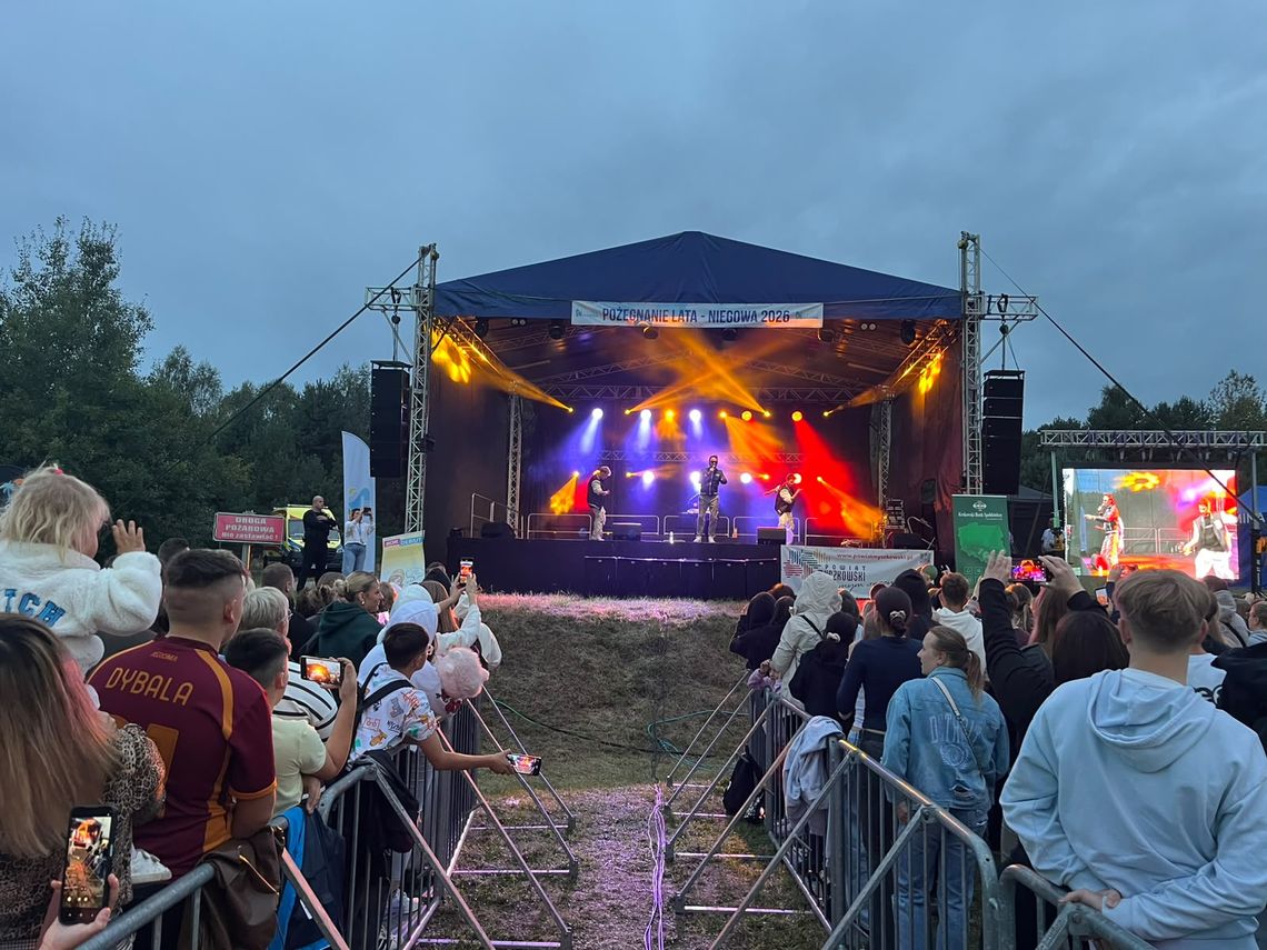 Niegowa pożegnała lato z rozmachem. DJ Hubertus zrobił plenerowy klub, Weekend i After Party śpiewały z tłumem Niegowa pożegnała lato z rozmachem. DJ Hubertus zrobił plenerowy klub, Weekend i After Party śpiewały z tłumem