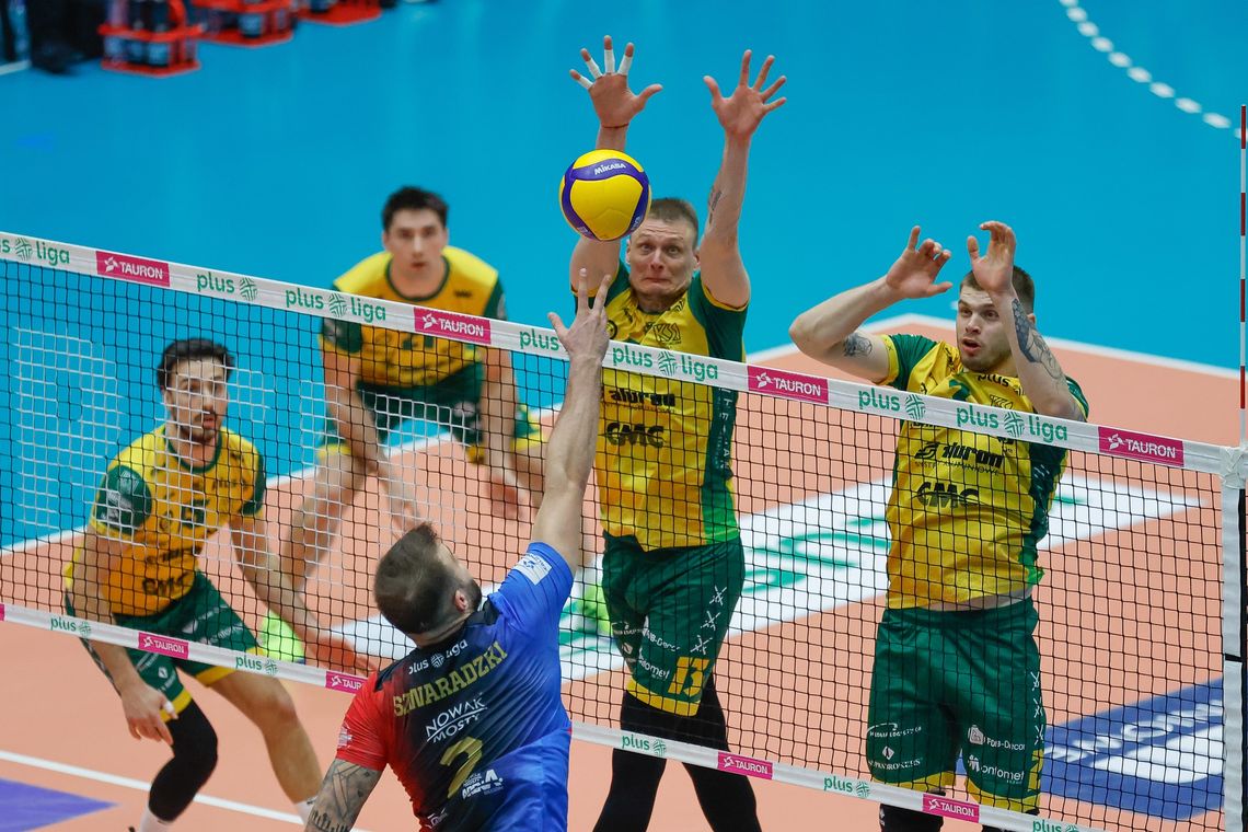 NIEOCZEKIWANE PROBLEMY W STARCIU Z AUTSAJDEREM