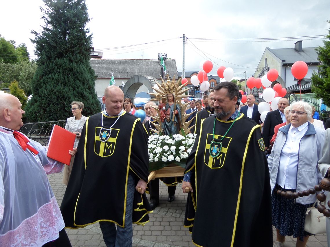 ODPUST MATKI BOSKIEJ LEŚNIOWSKIEJ.  UROCZYSTOŚCI Z PROCESJĄ DO SANKTURAIUM LEŚNKIOWSKIEGO. ZDJĘCIA