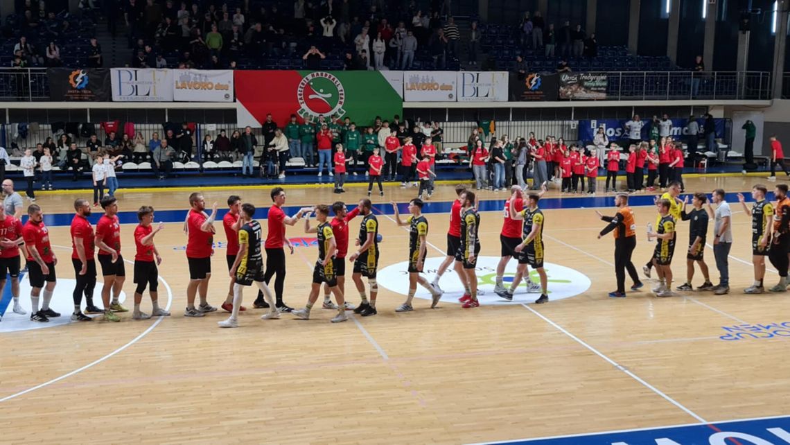 PIERWSZA LIGOWA PORAŻKA SZCZYPIORNISTÓW Z ZAWIERCIA PIERWSZA LIGOWA PORAŻKA SZCZYPIORNISTÓW Z ZAWIERCIA