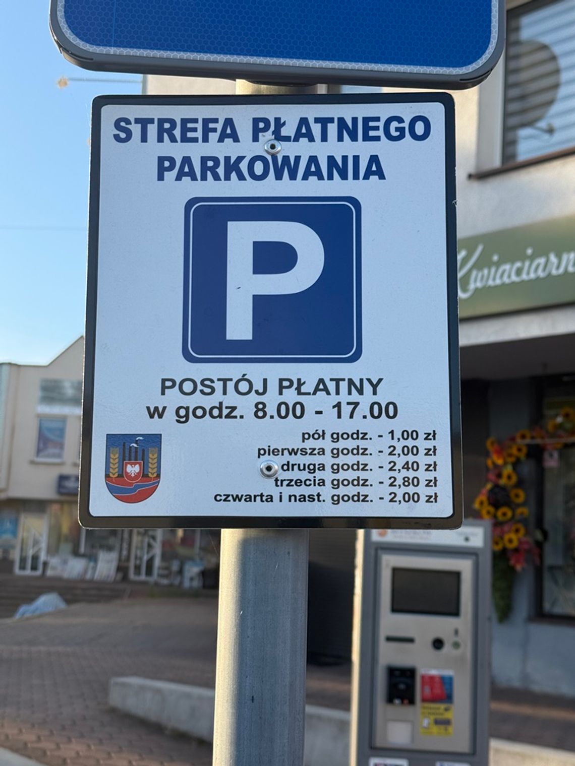 Płatne parkingi paraliżują miasto. Mieszkańcy narzekają na brak miejsc, a pod blokami „wraki”