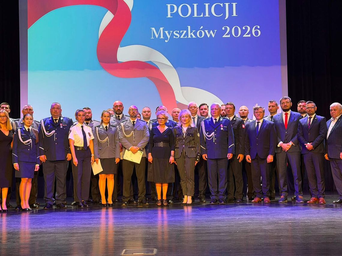 POLICJA TRADYCYJNIE ŚWIĘTUJE Z PODEJRZANYMI. TAK BYŁO W 2019R, TAK JEST TERAZ POLICJA TRADYCYJNIE ŚWIĘTUJE Z PODEJRZANYMI. TAK BYŁO W 2019R, TAK JEST TERAZ