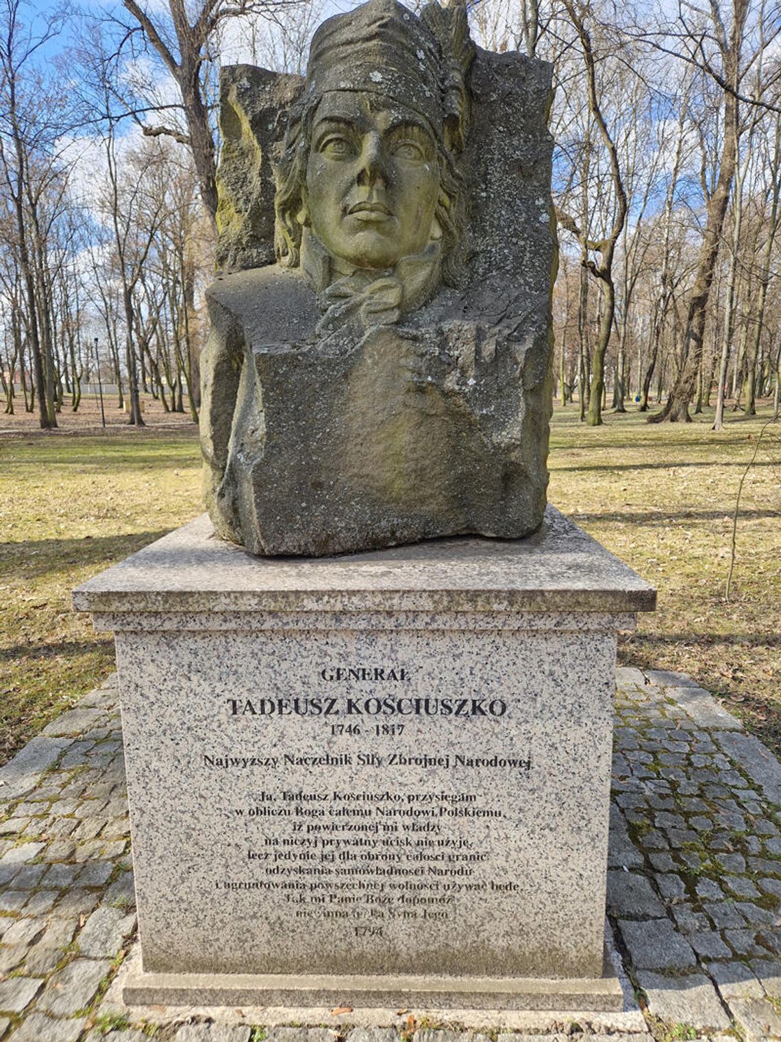 Pomniki generała Tadeusza Kościuszki w Zawierciu oraz Szczekocinach Pomniki generała Tadeusza Kościuszki w Zawierciu oraz Szczekocinach