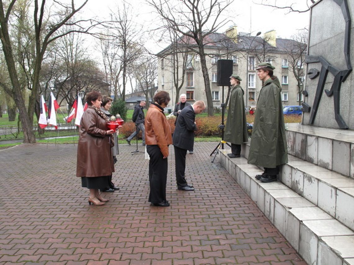 POWIAT POGRĄŻONY W ŻAŁOBIE