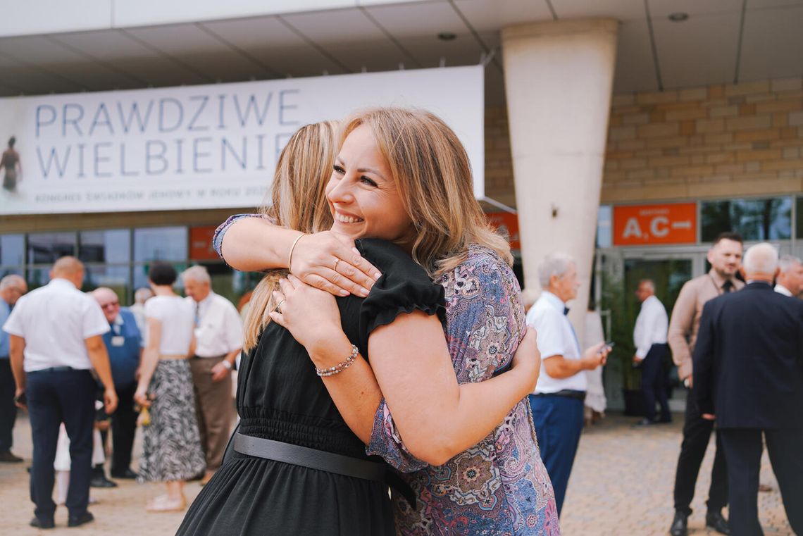 Prawie 4 tysiące Świadków Jehowy w Częstochowie. Przybyło nowo ochrzczonych Prawie 4 tysiące Świadków Jehowy w Częstochowie. Przybyło nowo ochrzczonych