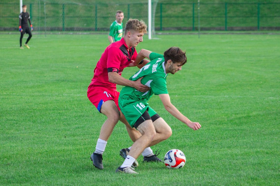 RUSZAJĄ ROZGRYWKI W III LIDZE GRUPIE 4 RUSZAJĄ ROZGRYWKI W III LIDZE GRUPIE 4
