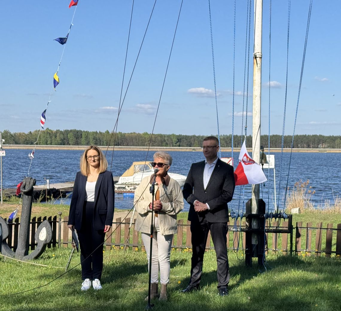 RUSZYŁ SEZON ŻEGLARSKI NA ZBIORNIKU PORAJSKIM RUSZYŁ SEZON ŻEGLARSKI NA ZBIORNIKU PORAJSKIM
