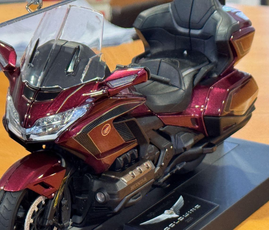 Sympatyczny prezent od Hondy. Tylko pierwszych 1000 nabywców Honda Gold Wing Tour 50th Anniversary Sympatyczny prezent od Hondy. Tylko pierwszych 1000 nabywców Honda Gold Wing Tour 50th Anniversary