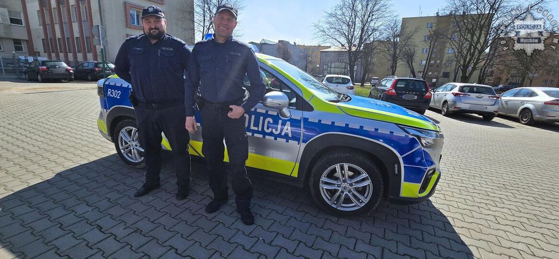 Szybka reakcja myszkowskich dzielnicowych uratowała życie mężczyzny Szybka reakcja myszkowskich dzielnicowych uratowała życie mężczyzny