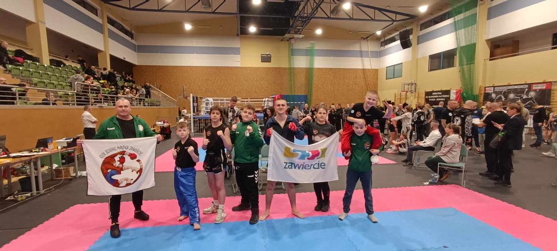 TRZY TURNIEJE W DWA DNI ZAWODNIKÓW KICKBOXING MAŁPKA ZAWIERCIE