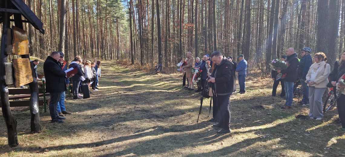 Uroczystość 162. rocznicy potyczki Powstańców Styczniowych pod Kuźnicą Masłońską na polanie w Kazimierówce