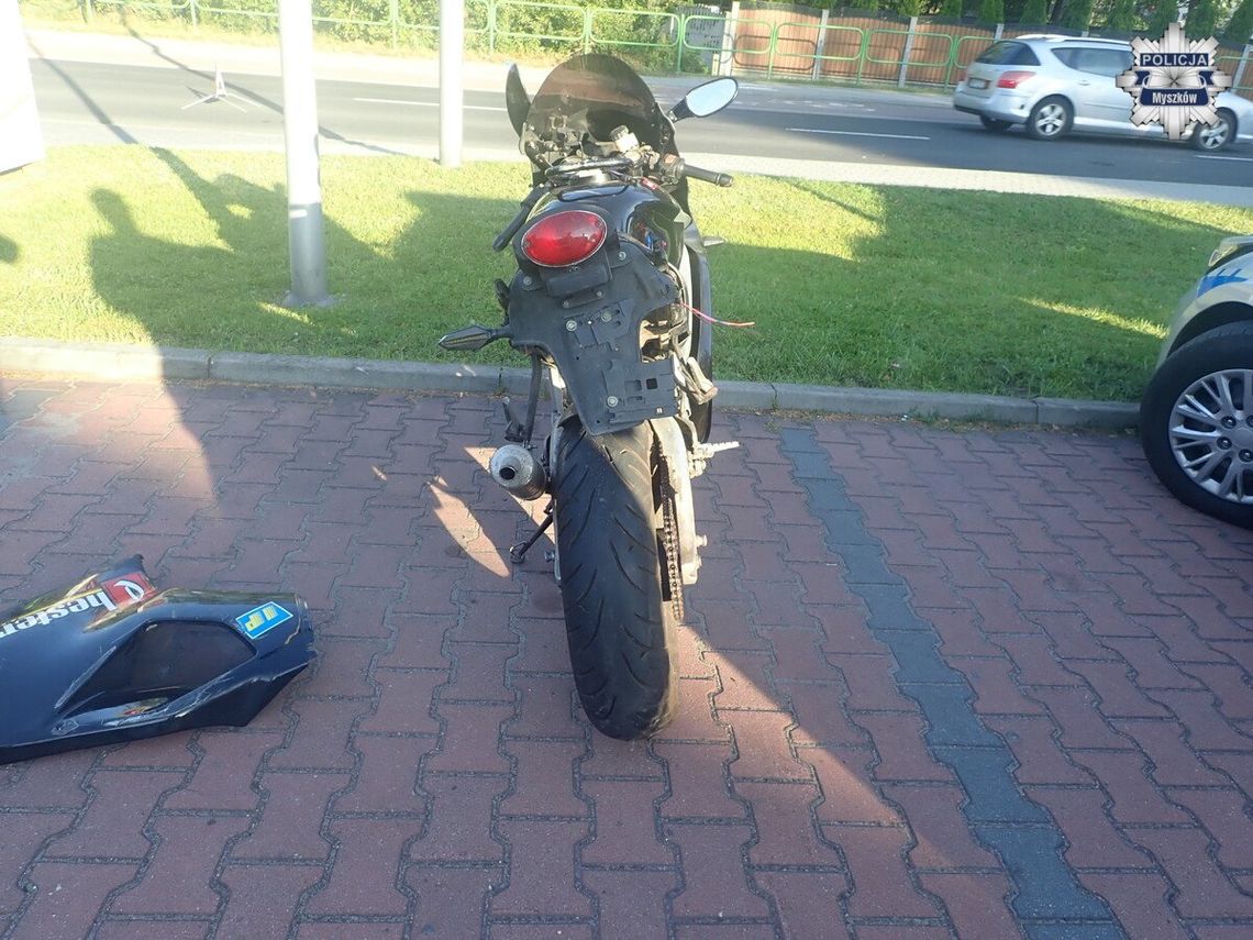 W ŻARKACH SAMOCHÓD NAJECHAŁ NA MOTOCYKL. MOTOCYKLISTA RANNY W ŻARKACH SAMOCHÓD NAJECHAŁ NA MOTOCYKL. MOTOCYKLISTA RANNY