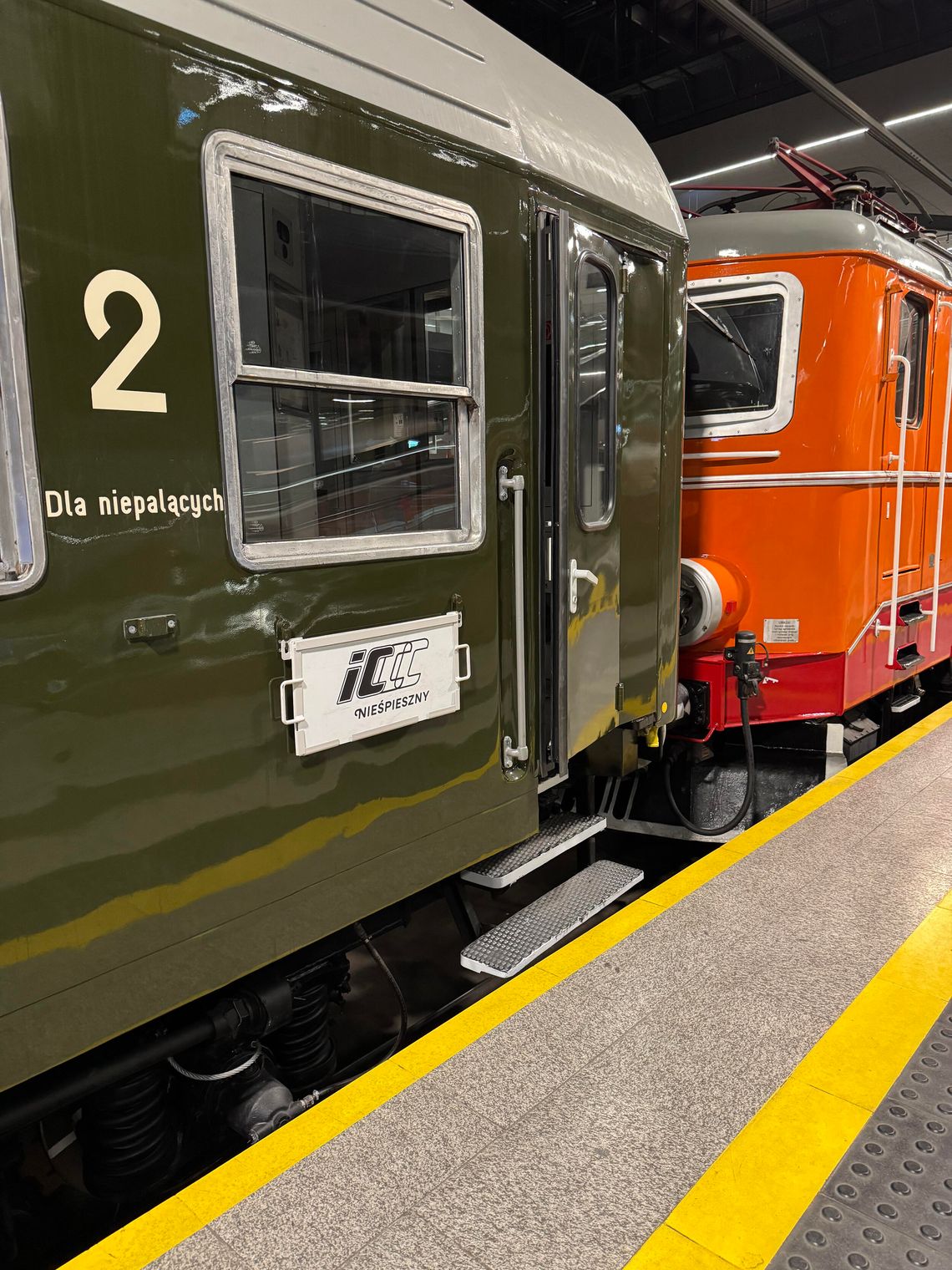 WYCIECZKA RETRO POCIĄGIEM „NIEŚPIESZNY”