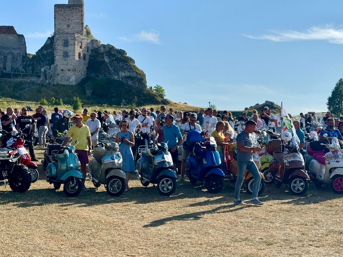 Za nami Vespaniały zlot Vespy w Olsztynie. Był rekord, około 215 skuterów na rynku!