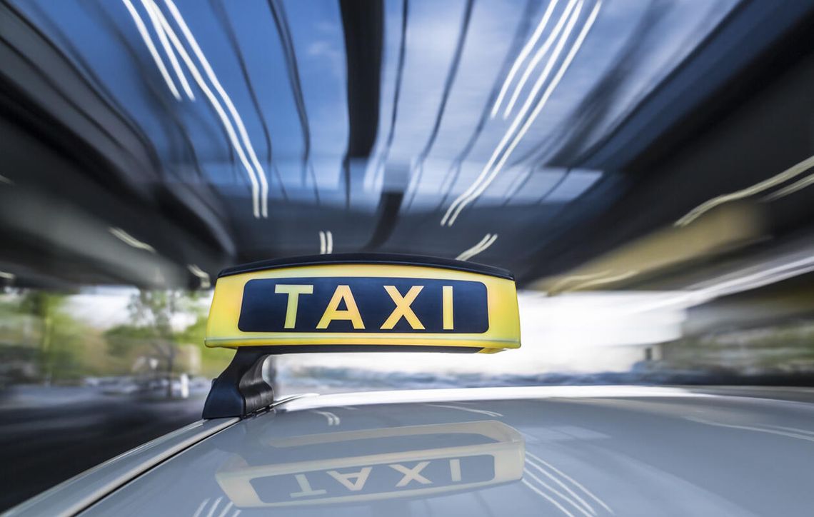 Zalety korzystania z usług taxi zamiast komunikacji publicznej