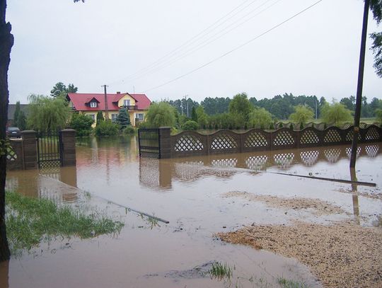 SZCZEKOCINY, IRZĄDZE, KROCZYCE WALCZYŁY Z POWODZIĄ