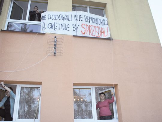 SZYKUJĄ PROTEST PRZED URZĘDEM!