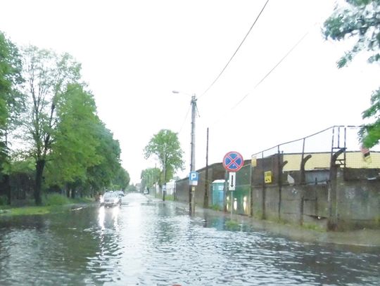 GRADOWA BURZA I ZALANE ULICE