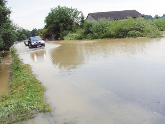 SZCZEKOCINY, IRZĄDZE, KROCZYCE WALCZYŁY Z POWODZIĄ