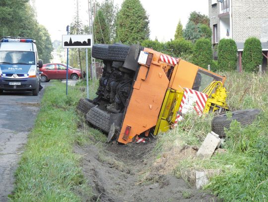 DŹWIG POZBAWIŁ LUDZI PRĄDU