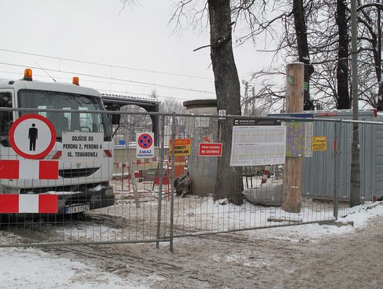 WINDY NA DWORCU: PRAWIE PÓŁ ROKU OPÓŹNIEŃ