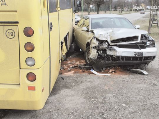 AUTOBUS ZDERZYŁ SIĘ Z AUDI