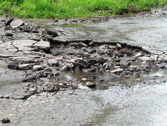 TRZY MILIONY NA ZALANE DROGI