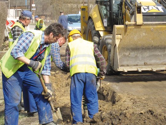 BRAKUJE PRAWIE 1000 PRZYŁĄCZY