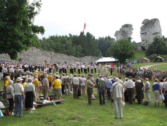 HARCERSKIE CZUWAJ W OGRODZIENIECKIM ZAMKU