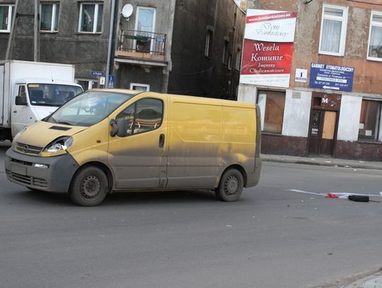 KOBIETA POTRĄCONA NA PRZEJŚCIU