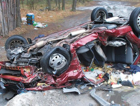 SKODA DACHOWAŁA,  PASAŻERKA NIE ŻYJE