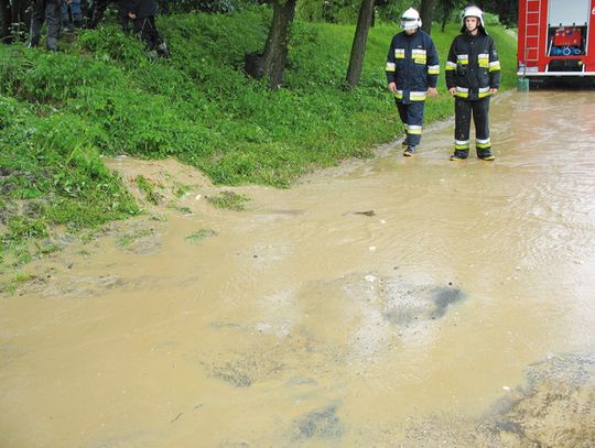 WODA ZNOWU RUJNUJE ROLNIKÓW   