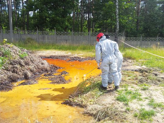 DZIWNA SUBSTANCJA WYPŁYNĘŁA NA POWIERZCHNIĘ ZIEMI