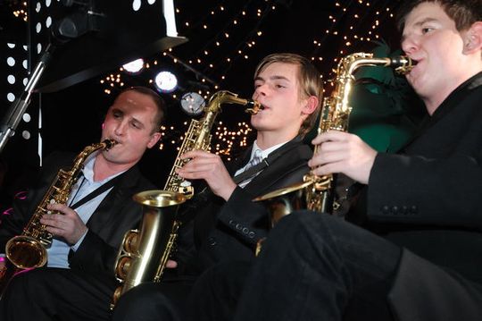 ŁAZY STAWIAJĄ NA MŁODYCH!