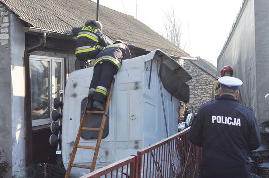 „ZAPARKOWAŁ” W DOMU