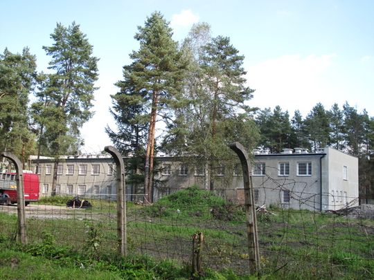 ROSNĄ MURY WIĘZIENIA