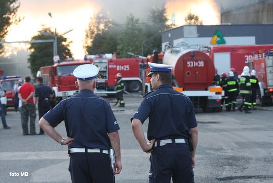 OGROMNY POŻAR. SPALIŁA SIĘ HALA RECYKLINGU!